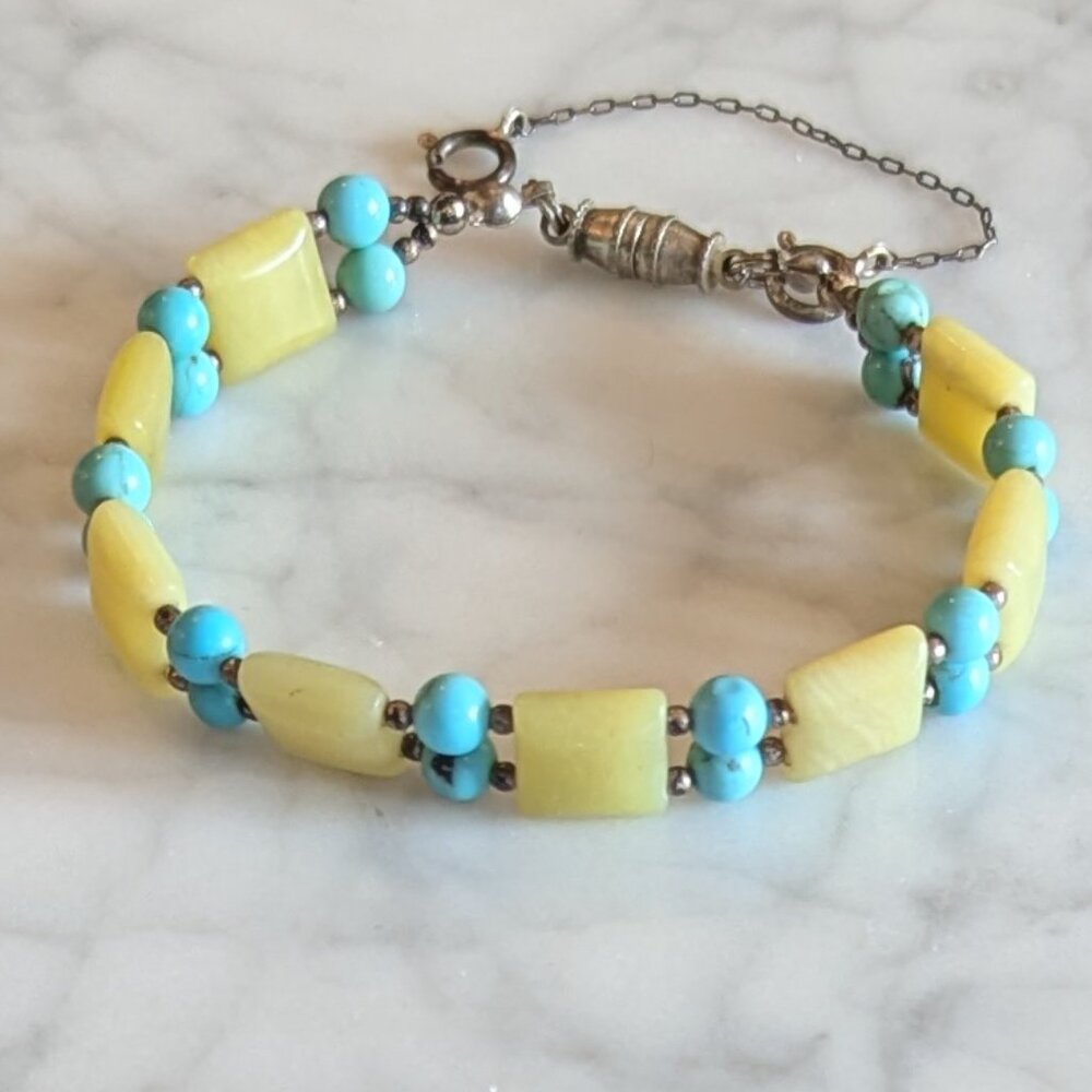 Pretty Serpentine & Howlite Bracelet